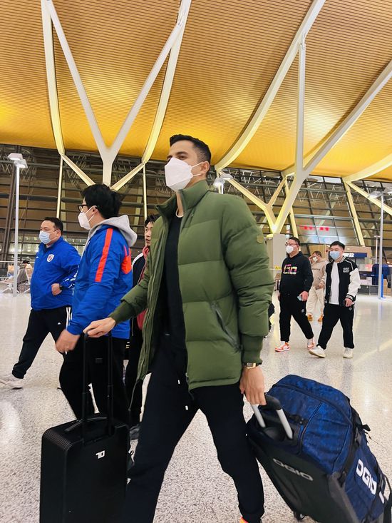 【双方首发及换人信息】罗马首发：1-帕特里西奥、23-曼奇尼、14-迭戈-略伦特、5-恩迪卡、43-拉斯穆斯-克里斯滕森、4-克里斯坦特、16-帕雷德斯、59-扎莱夫斯基、7-佩莱格里尼（85'' 52-博维）、21-迪巴拉（25'' 17-阿兹蒙）（62'' 92-沙拉维）、90-卢卡库罗马替补：99-斯维拉尔、63-波尔、2-卡尔斯多普、37-斯皮纳佐拉、20-桑谢斯、19-切利克、22-奥亚尔、60-帕加诺、61-皮西利、11-贝洛蒂佛罗伦萨首发：1-泰拉恰诺、33-卡约德（81'' 8-马克西姆-洛佩斯）、28-夸尔塔、16-卢卡-拉涅利、3-比拉吉、6-阿图尔、32-邓肯、5-博纳文图拉（72'' 7-索蒂尔）、11-伊科内（72'' 10-冈萨雷斯）、99-夸梅、18-恩佐拉佛罗伦萨替补：0-53-克里斯滕森、40-瓦努奇、4-米伦科维奇、65-帕里西、26-米纳、70-皮耶罗齐、77-布雷卡洛、72-巴拉克、19-因凡蒂诺、38-曼德拉戈拉、9-贝尔特兰